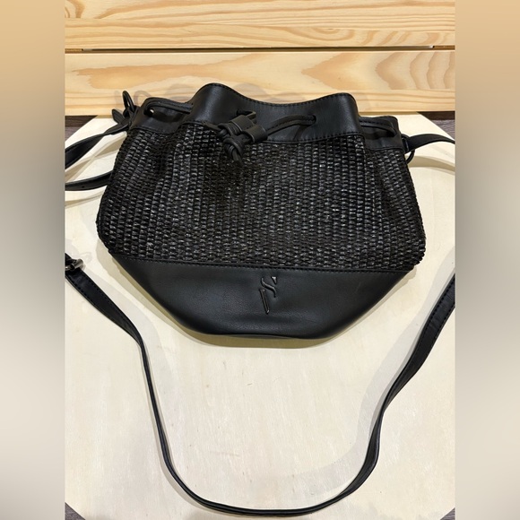 Vera Wang Black Woven Shoulder Bag - Picture 2 of 6